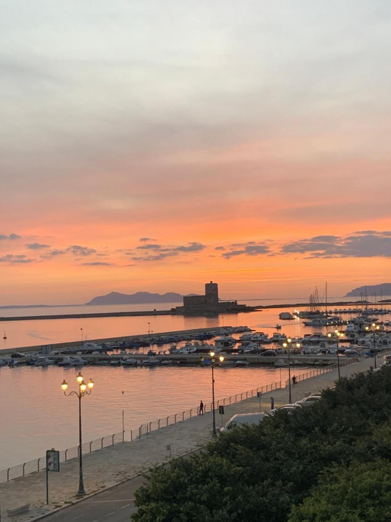 Atlantis Apartment Trapani Bagian luar foto